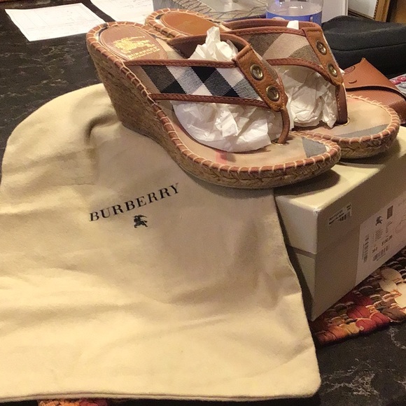 Burberry London wedge sandal. - Picture 2 of 8